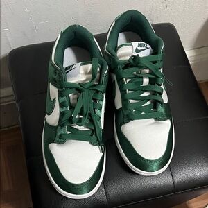 Nike women’s Low-Top Sneakers — Green & White